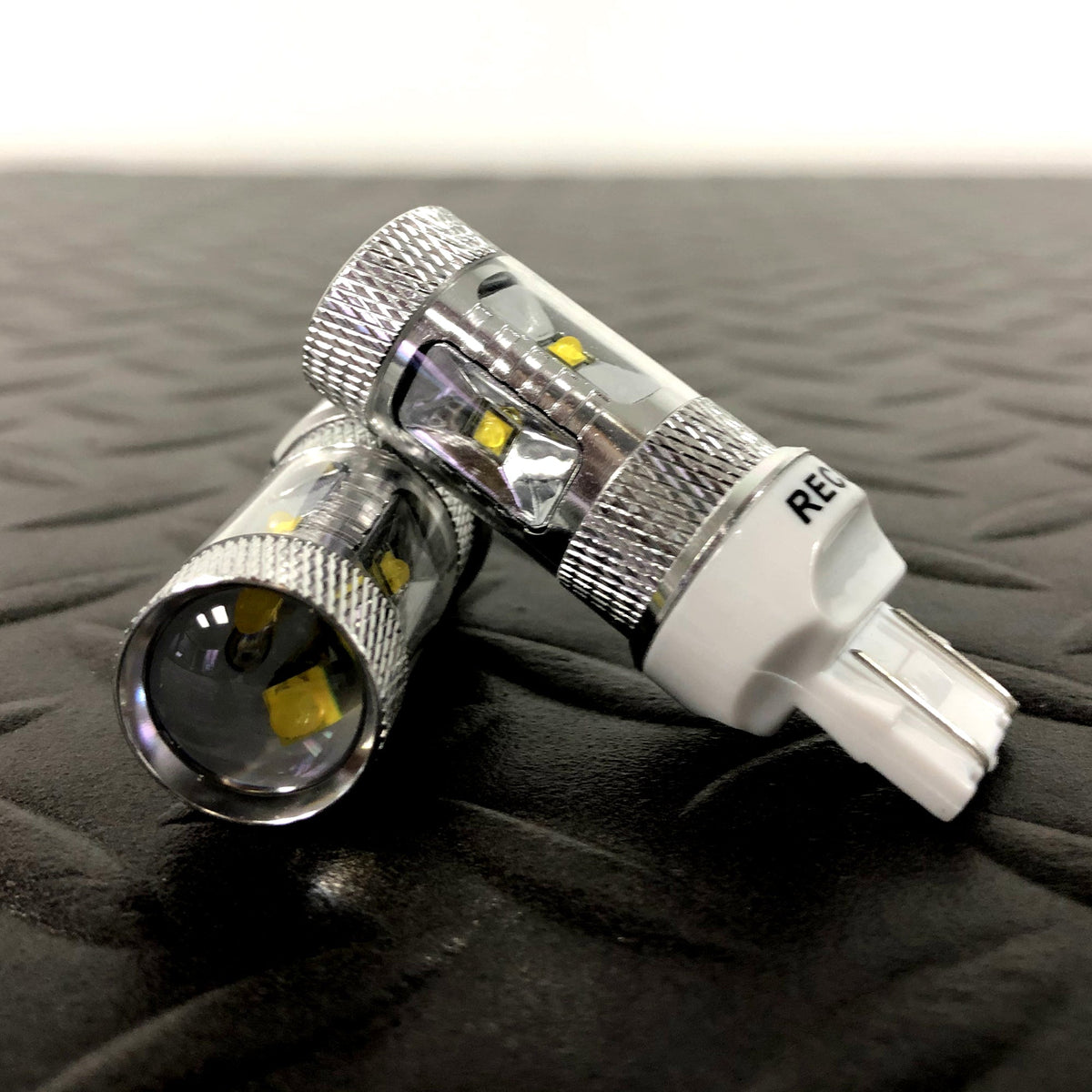 7443 (5 Extreme High Power CREE LEDs on each bulb) 360 Degree 30-Watt CREE LEDs - AMBER (Two Bulbs Per Package)