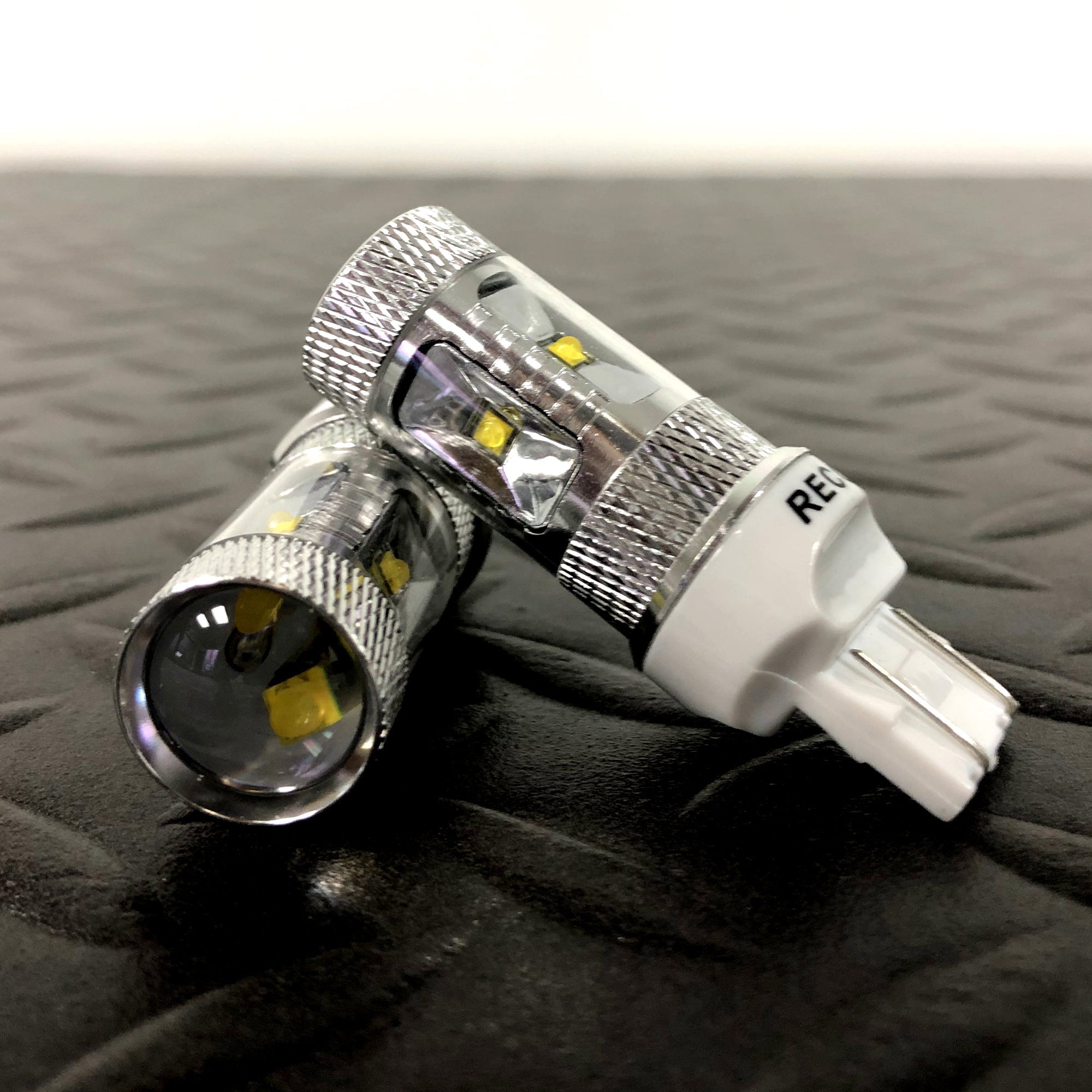 7443 (5 Extreme High Power CREE LEDs on each bulb) 360 Degree 30-Watt CREE LEDs - AMBER (Two Bulbs Per Package)