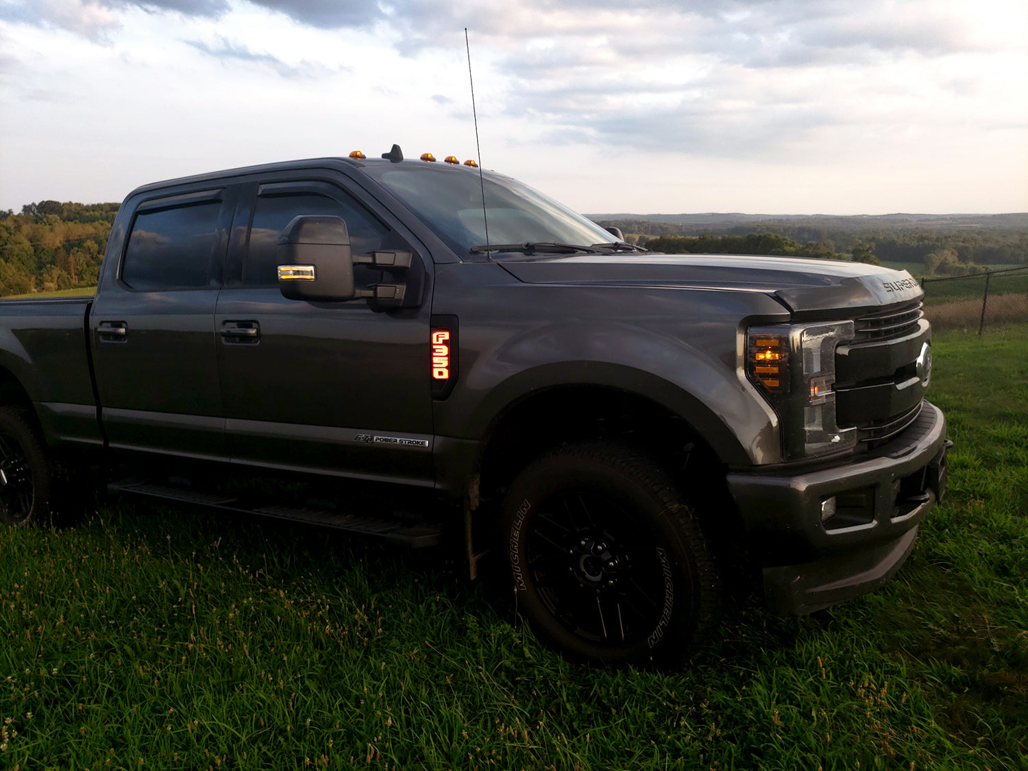Ford F250 17-19 Illuminated Emblems Black Chrome in amber 3