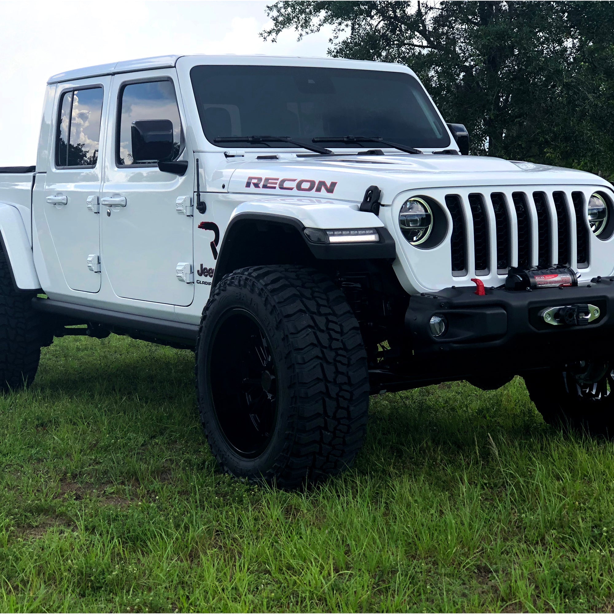 Jeep JL Wrangler / Gladiator 18-20 White OLED DRL with High Power Amber Scanning Switchback OLED Turn Signal 2-Piece Set Clear angled view