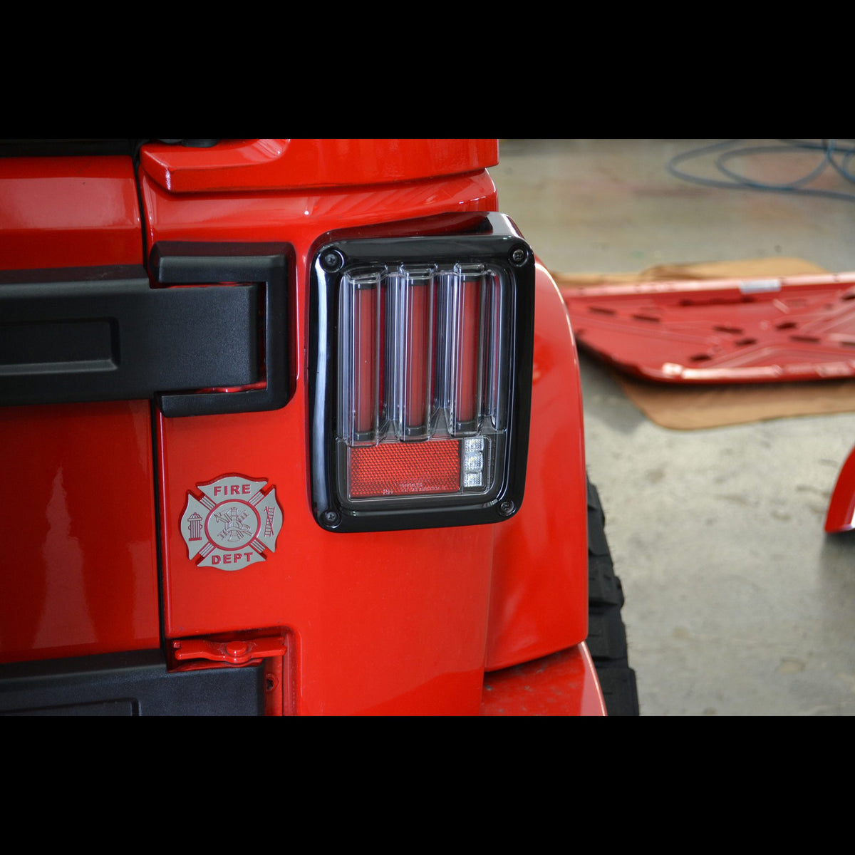 Jeep 07-18 JK Wrangler Scanning OLED Bar-Style LED Taillights - Red Lens