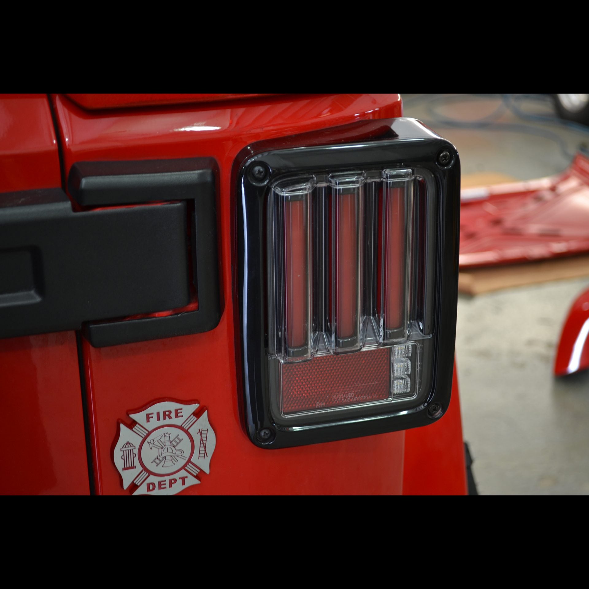 Jeep 07-18 JK Wrangler Scanning OLED Bar-Style LED Taillights - Red Lens