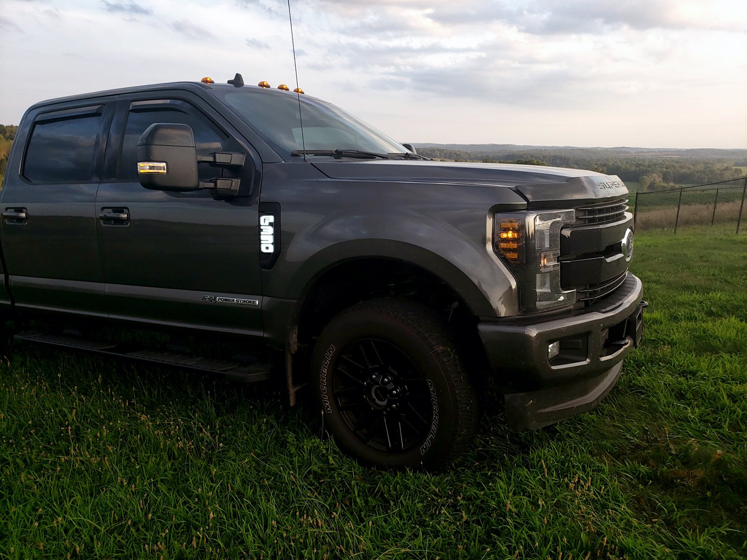 Ford F250 17-19 Illuminated Emblems Black Chrome in white 4