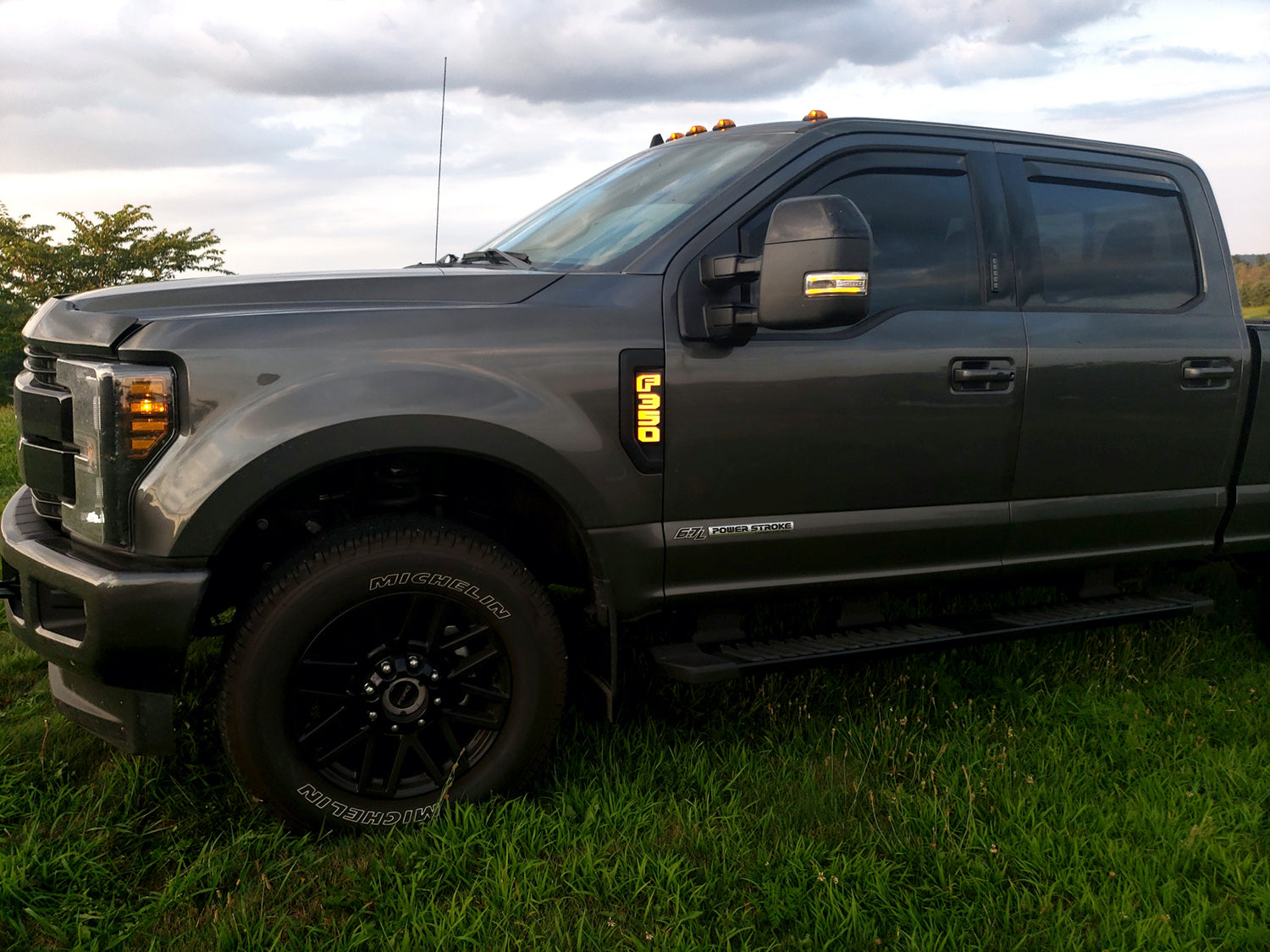 Ford F250 17-19 Illuminated Emblems Black Chrome in amber 4